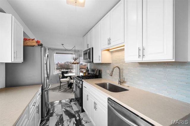 4466 W Pine Boulevard 8E, St Louis, MO 63108