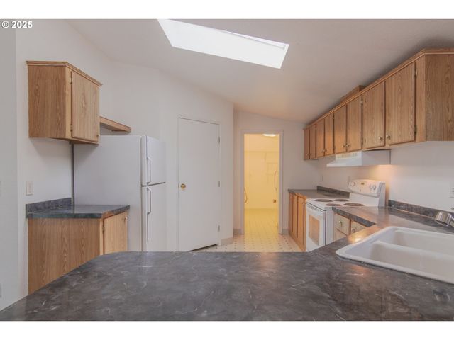 3396 LAKE VANESSA Cir Nw, Salem, OR 97304