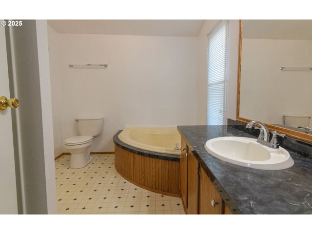 3396 LAKE VANESSA Cir Nw, Salem, OR 97304