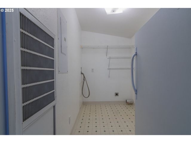 3396 LAKE VANESSA Cir Nw, Salem, OR 97304