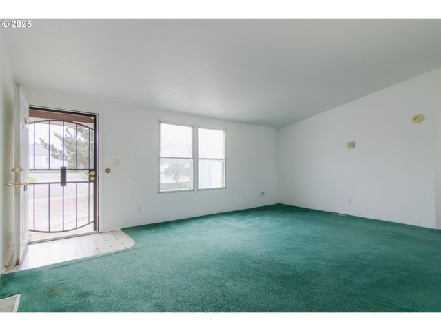 3396 LAKE VANESSA Cir Nw, Salem, OR 97304