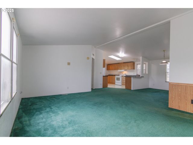 3396 LAKE VANESSA Cir Nw, Salem, OR 97304