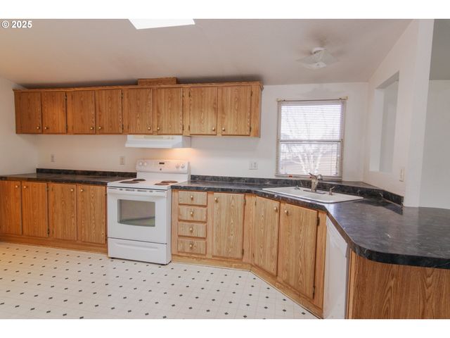 3396 LAKE VANESSA Cir Nw, Salem, OR 97304