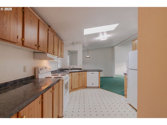 3396 LAKE VANESSA Cir Nw, Salem, OR 97304