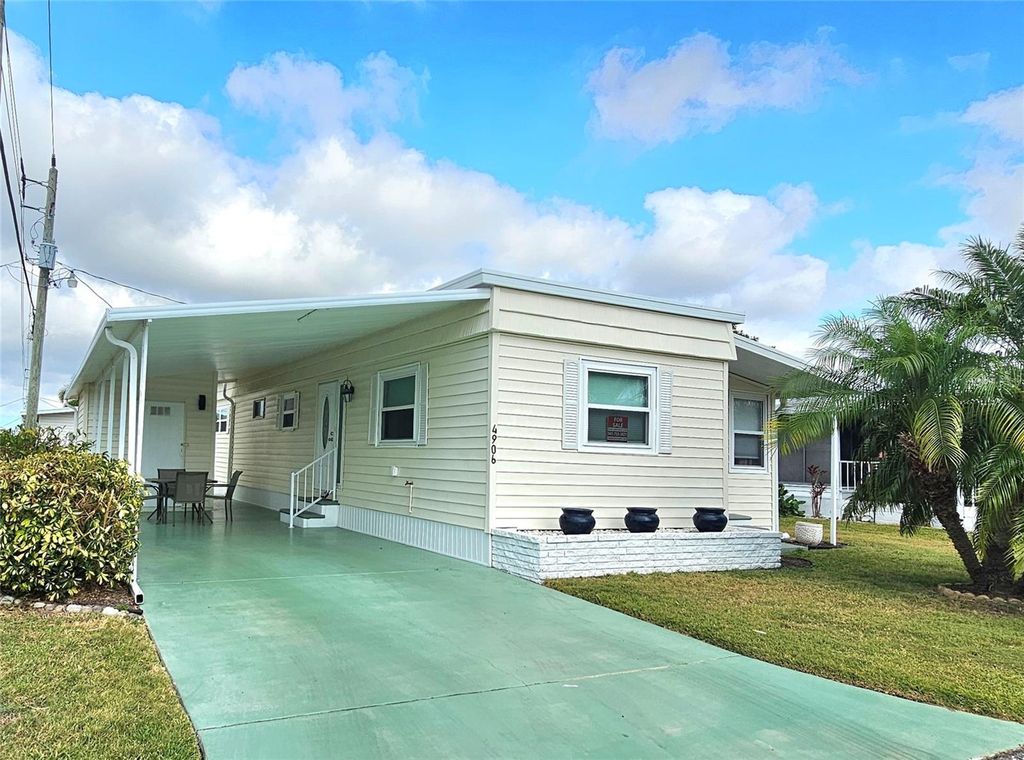 Image 2 of property listing at 4906 E 7TH A STREET E 712, Bradenton, FL 34203