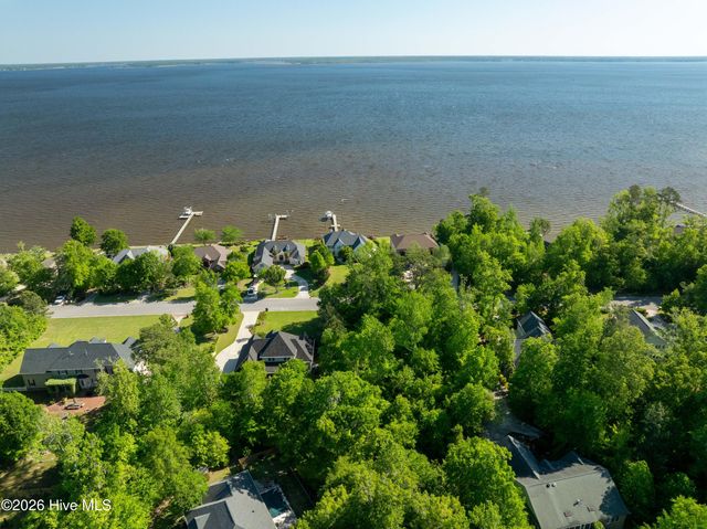 508 Neuse Harbour Boulevard, New Bern, NC 28560