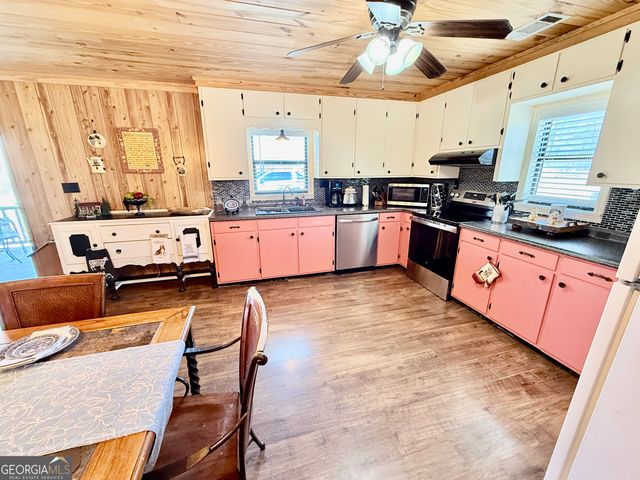 247 Jim Hendrix Lane, Claxton, GA 30417