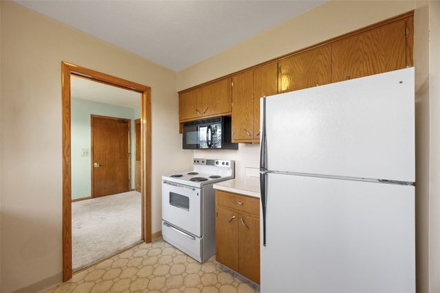 1010 Eastern Drive, Cedar Rapids, IA 52403