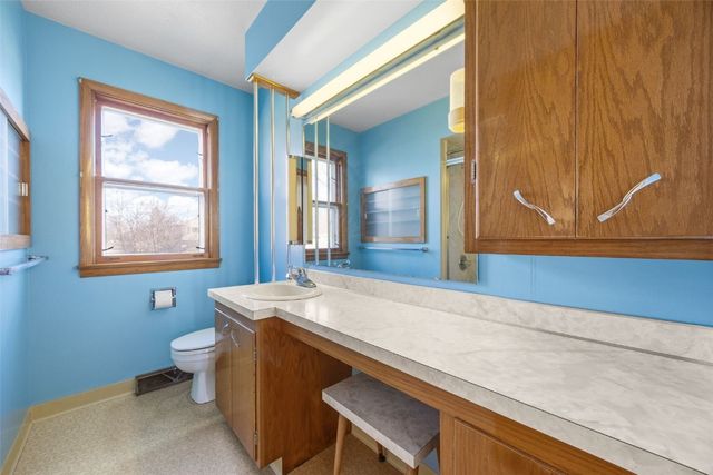 1010 Eastern Drive, Cedar Rapids, IA 52403