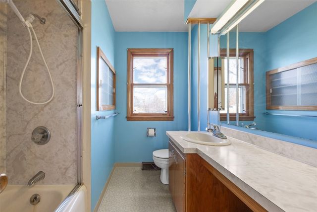 1010 Eastern Drive, Cedar Rapids, IA 52403