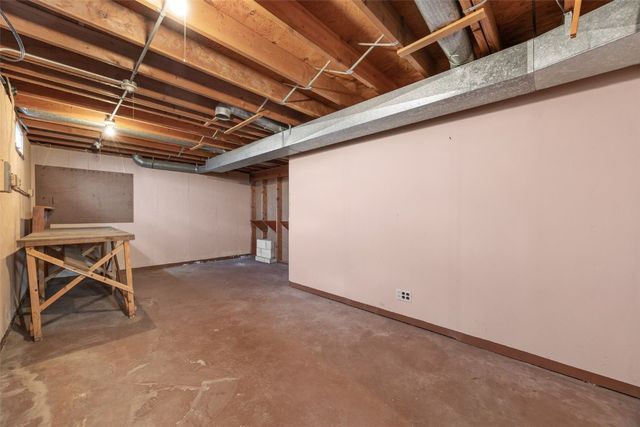 1010 Eastern Drive, Cedar Rapids, IA 52403