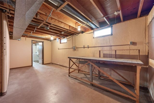 1010 Eastern Drive, Cedar Rapids, IA 52403