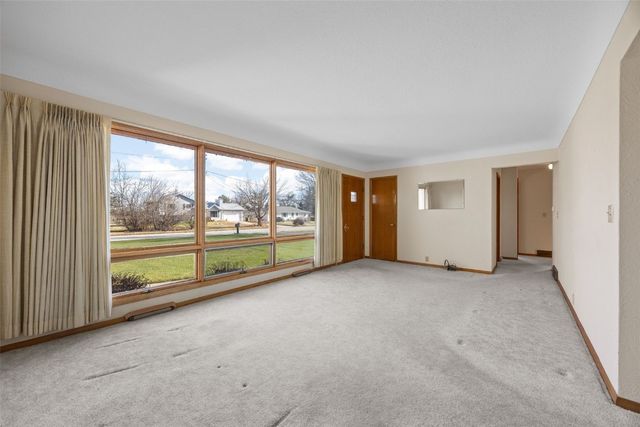 1010 Eastern Drive, Cedar Rapids, IA 52403