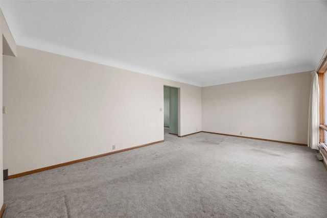 1010 Eastern Drive, Cedar Rapids, IA 52403