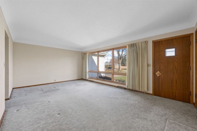 1010 Eastern Drive, Cedar Rapids, IA 52403