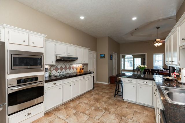 7615 Colonial Drive, Beaumont, TX 77707