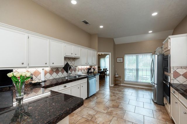 7615 Colonial Drive, Beaumont, TX 77707