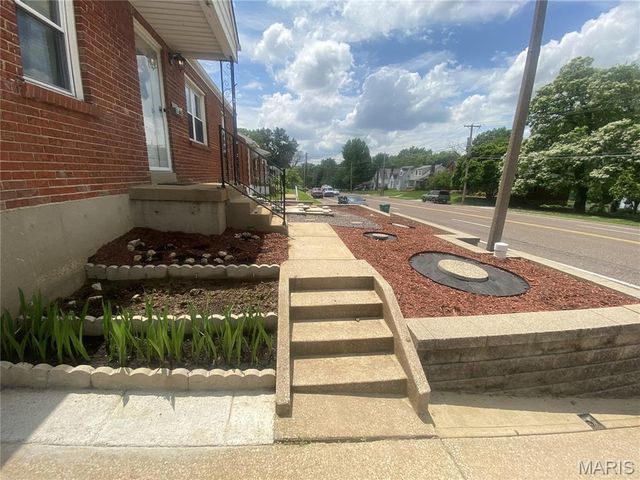 84 S Laclede Station Road, Webster Groves, MO 63119