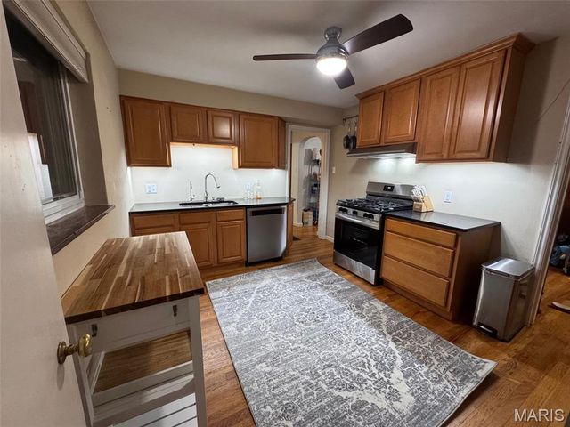 84 S Laclede Station Road, Webster Groves, MO 63119