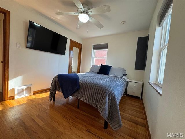 84 S Laclede Station Road, Webster Groves, MO 63119