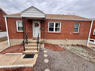 84 S Laclede Station Road, Webster Groves, MO 63119