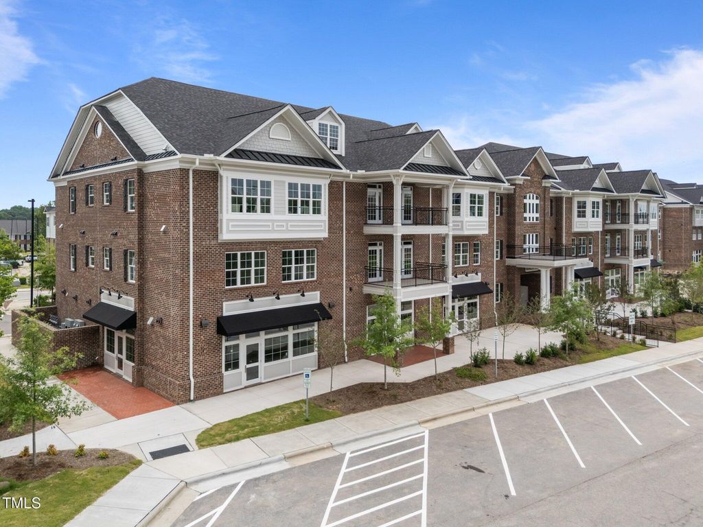 1600 Gathering Park Circle 201, Cary, NC 27519