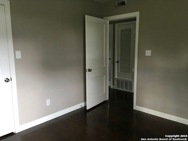 102 NORTHILL DR, San Antonio, TX 78201