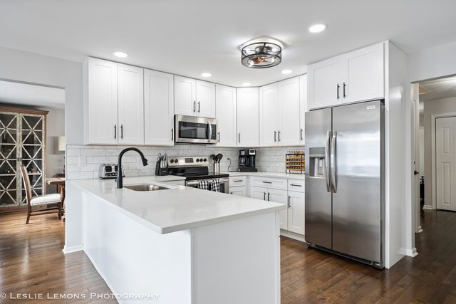 398 Woodlane Court, Wood Dale, IL 60191