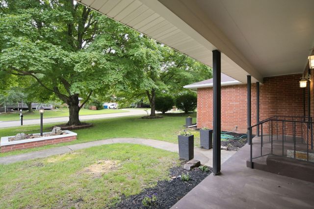 4017 S Fairway Avenue, Springfield, MO 65804
