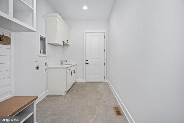 8633 ROSNI WAY, Fredericksburg, VA 22407