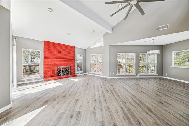 146 Dawns Edge Drive, Conroe, TX 77356