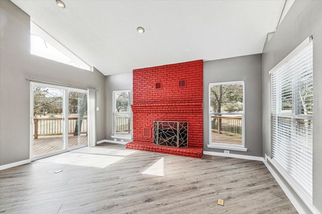 146 Dawns Edge Drive, Conroe, TX 77356