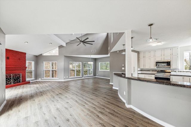 146 Dawns Edge Drive, Conroe, TX 77356