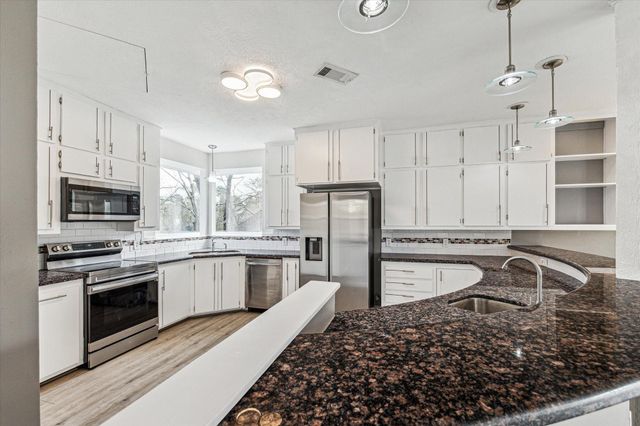 146 Dawns Edge Drive, Conroe, TX 77356