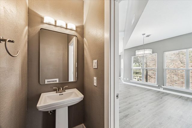 146 Dawns Edge Drive, Conroe, TX 77356