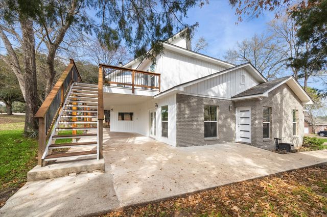 146 Dawns Edge Drive, Conroe, TX 77356