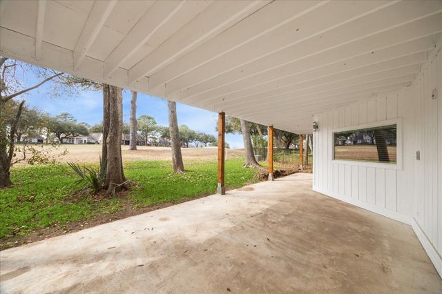 146 Dawns Edge Drive, Conroe, TX 77356