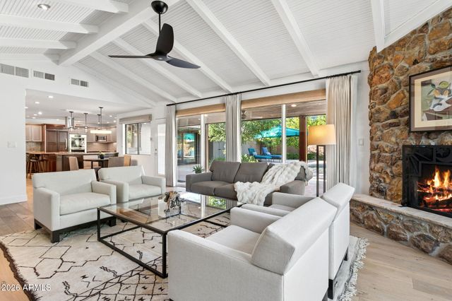 2140 E SOLANO Drive, Phoenix, AZ 85016