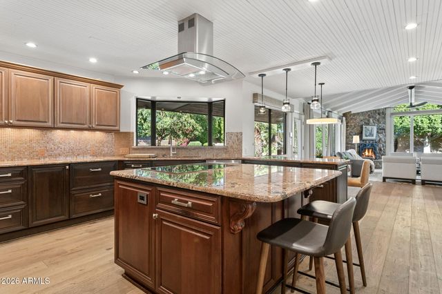 2140 E SOLANO Drive, Phoenix, AZ 85016