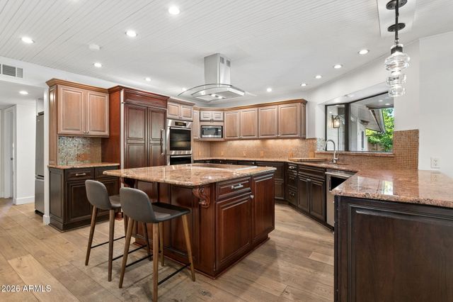 2140 E SOLANO Drive, Phoenix, AZ 85016