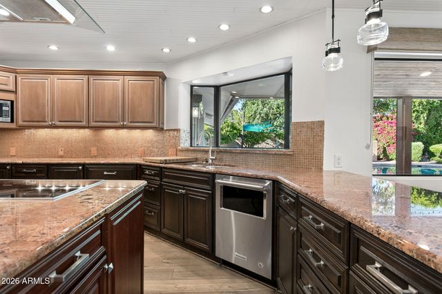 2140 E SOLANO Drive, Phoenix, AZ 85016