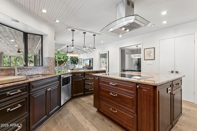 2140 E SOLANO Drive, Phoenix, AZ 85016