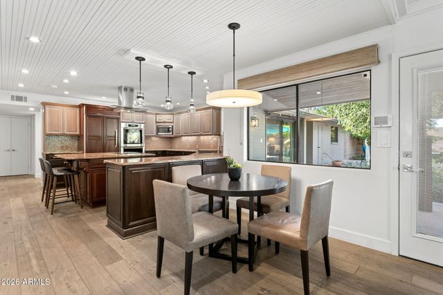 2140 E SOLANO Drive, Phoenix, AZ 85016