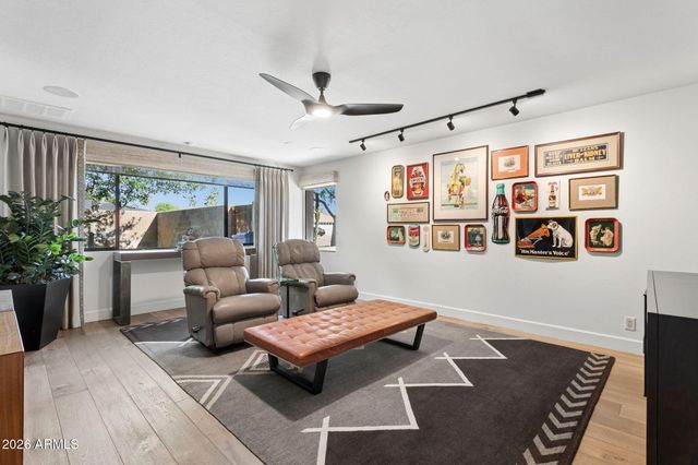 2140 E SOLANO Drive, Phoenix, AZ 85016