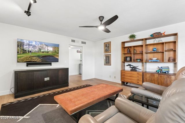 2140 E SOLANO Drive, Phoenix, AZ 85016