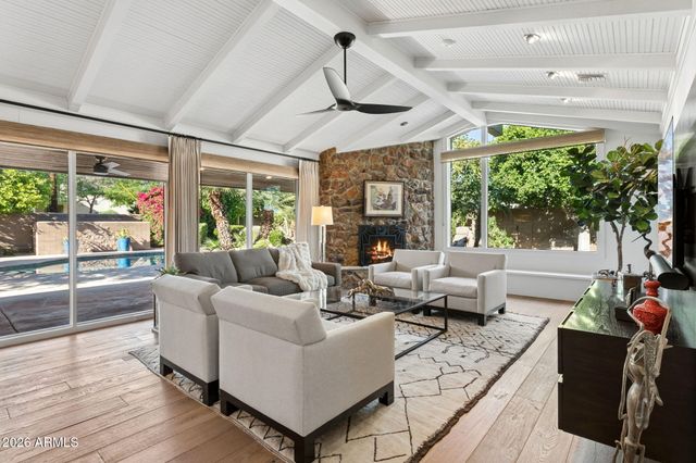 2140 E SOLANO Drive, Phoenix, AZ 85016