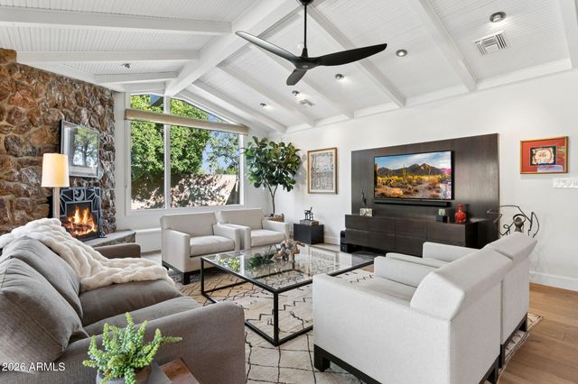 2140 E SOLANO Drive, Phoenix, AZ 85016