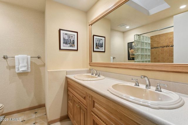 2140 E SOLANO Drive, Phoenix, AZ 85016