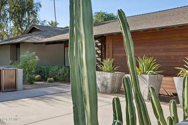 2140 E SOLANO Drive, Phoenix, AZ 85016