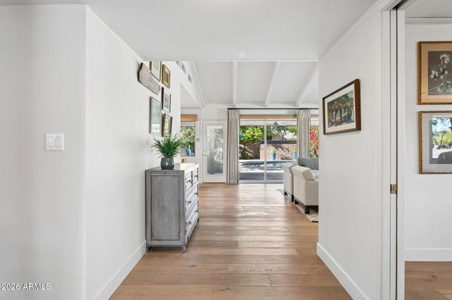 2140 E SOLANO Drive, Phoenix, AZ 85016